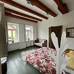 Alice - Adults Only Casa de hóspedes