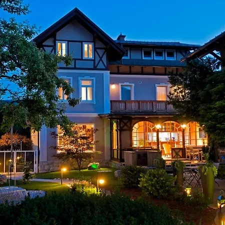 Alice - Adults Only Konukevi