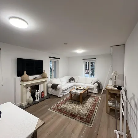 Alice - Adults Only Casa de hóspedes