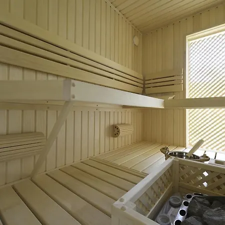 Alice - Adults Only 4*