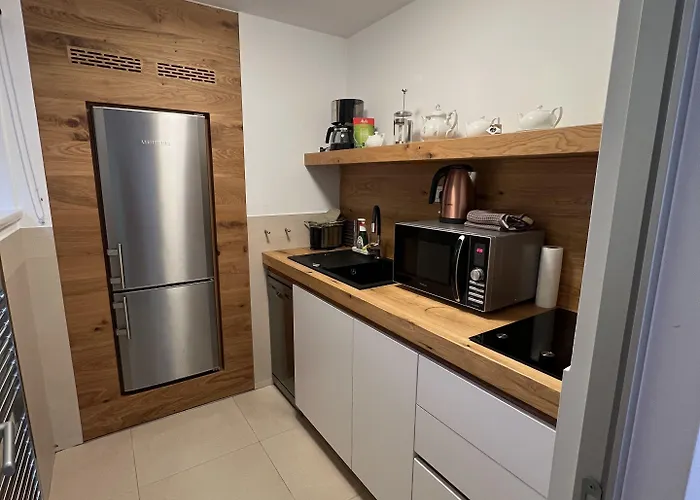 Alice - Adults Only בלד