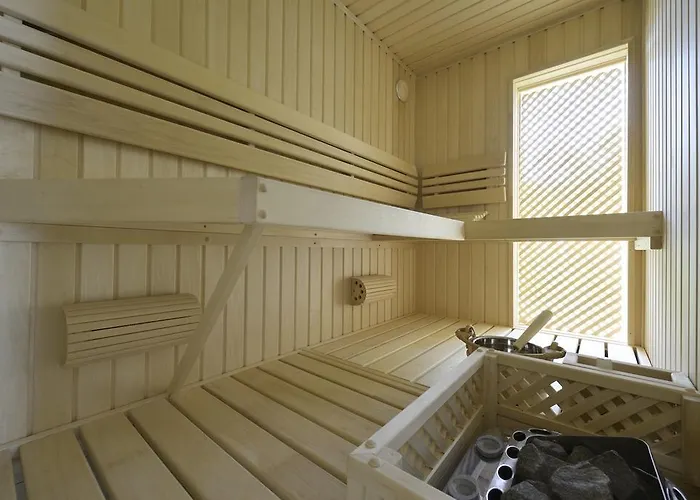 Alice - Adults Only 4*